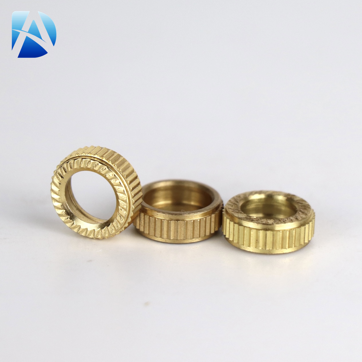 CNC 车削服务 精密加工黄铜圆螺母，带滚花金属螺纹嵌件